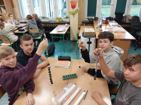 Do czego służy siłomierz? Czyli fizyka w klasach 7-ych