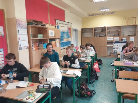 Elektryzowanie przez indukcję w klasach 8-ych