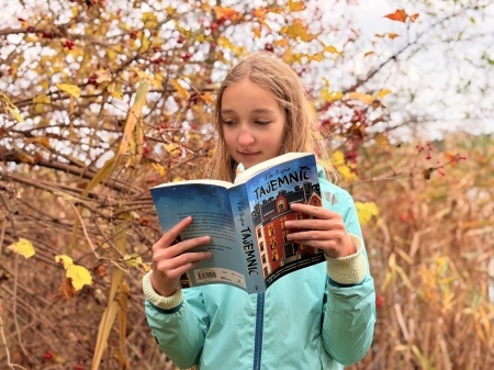 Konkurs fotograficzny: „Zaczytani jesienią” w ramach Międzynarodowego Projektu Edukacyjnego: „Z kulturą mi do twarzy''