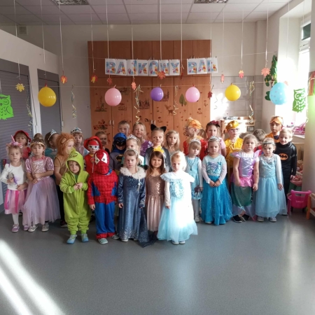 BAL Z OKAZJI DNIA POSTACI Z BAJEK