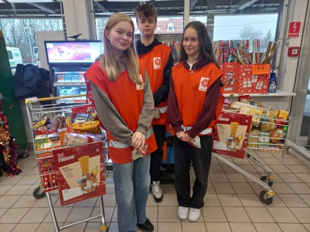 Zbiórka żywności w markecie Biedronka 