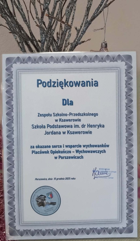 Wigilia klasowa uczniów klasy 8c z udziałem dzieci z Placówki Opiekuńczo-Wychowawczej w Po