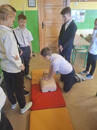 Zajęcia z edukacji zdrowotnej w klasie IV – pierwsza pomoc