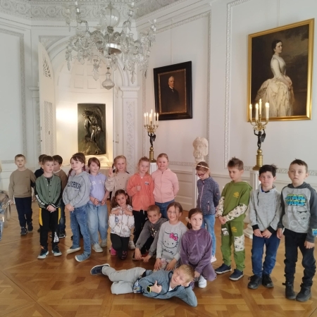Majowa przygoda klas 1a i 1c – wycieczka do Nieborowa i „Stajni u Kowala”