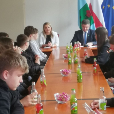 Wizyta uczniów klas ósmych w Urzędzie Gminy Ksawerów